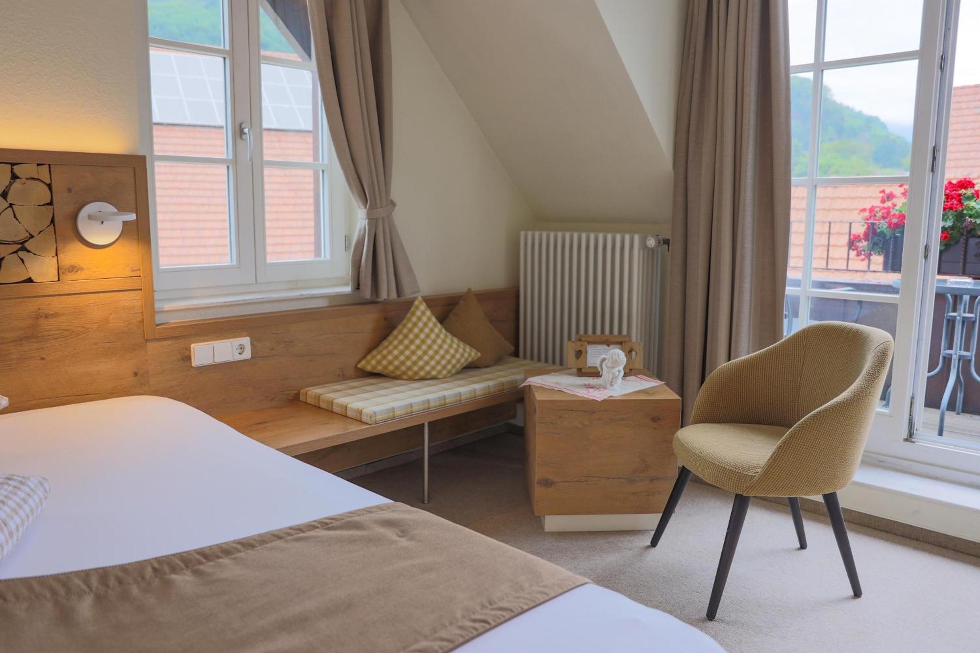 Hotel-Gasthaus Goldener Engel Glottertal Dış mekan fotoğraf