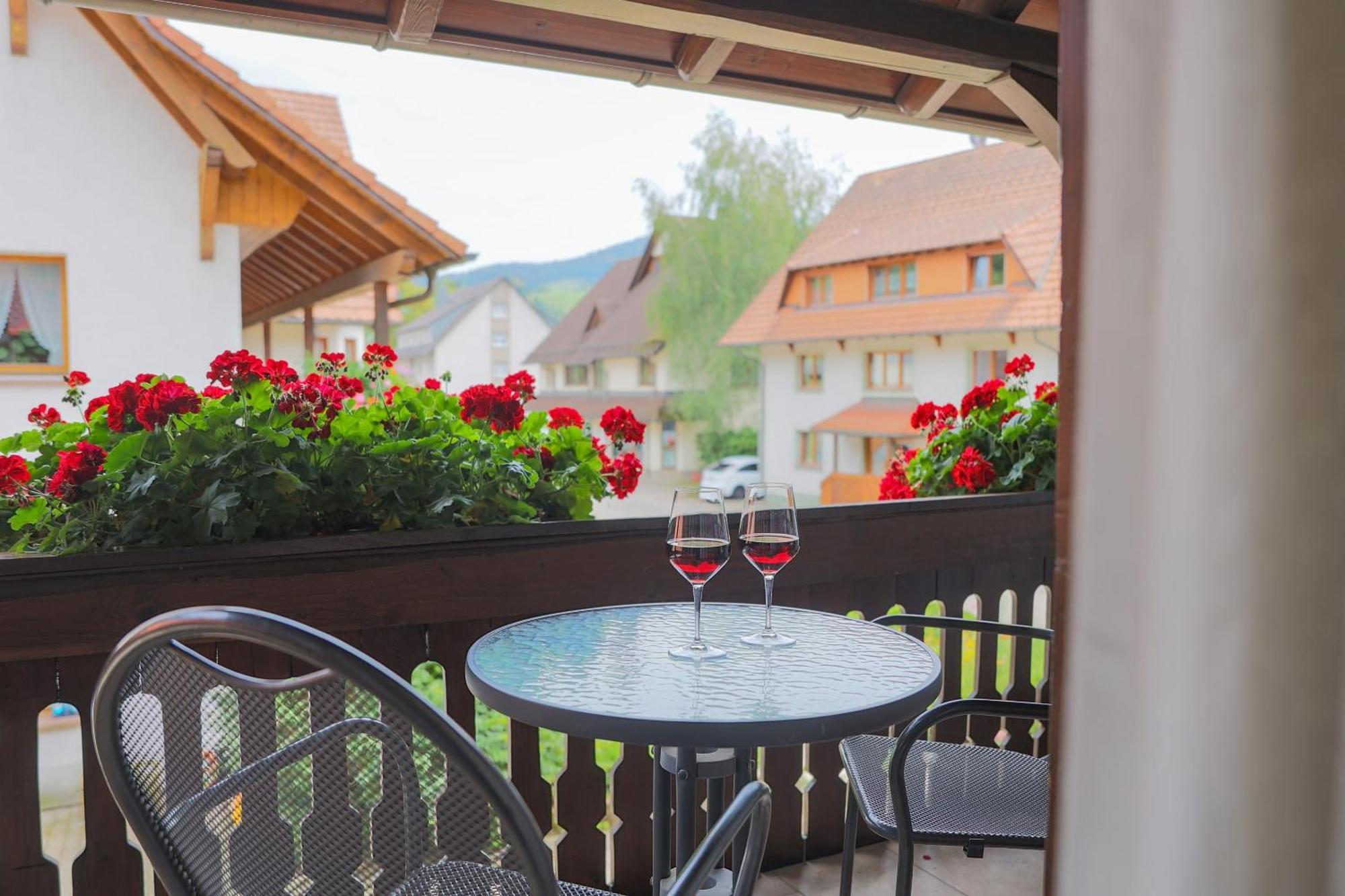Hotel-Gasthaus Goldener Engel Glottertal Dış mekan fotoğraf
