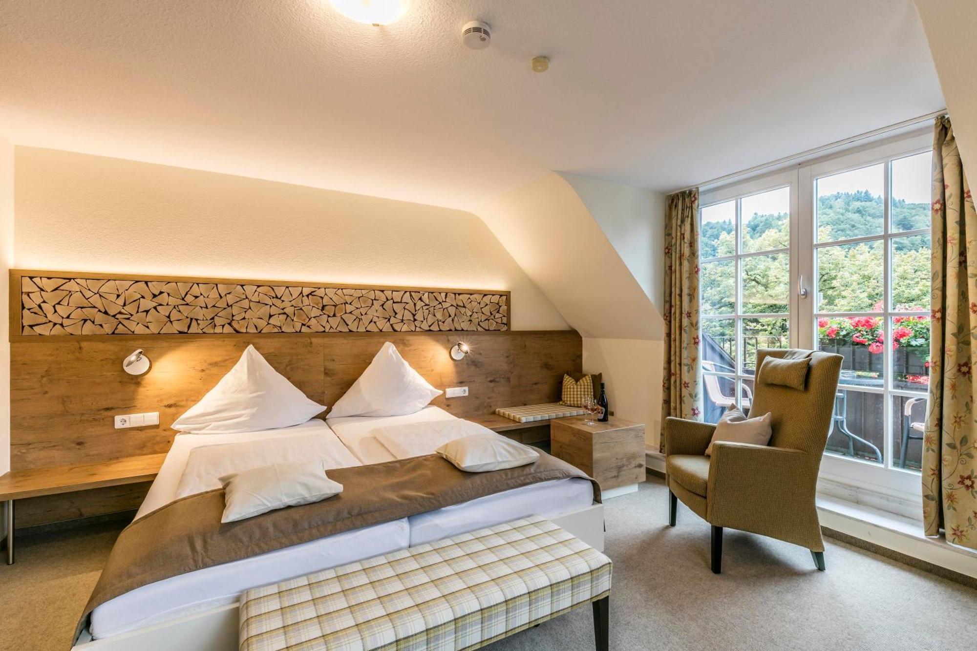 Hotel-Gasthaus Goldener Engel Glottertal Dış mekan fotoğraf